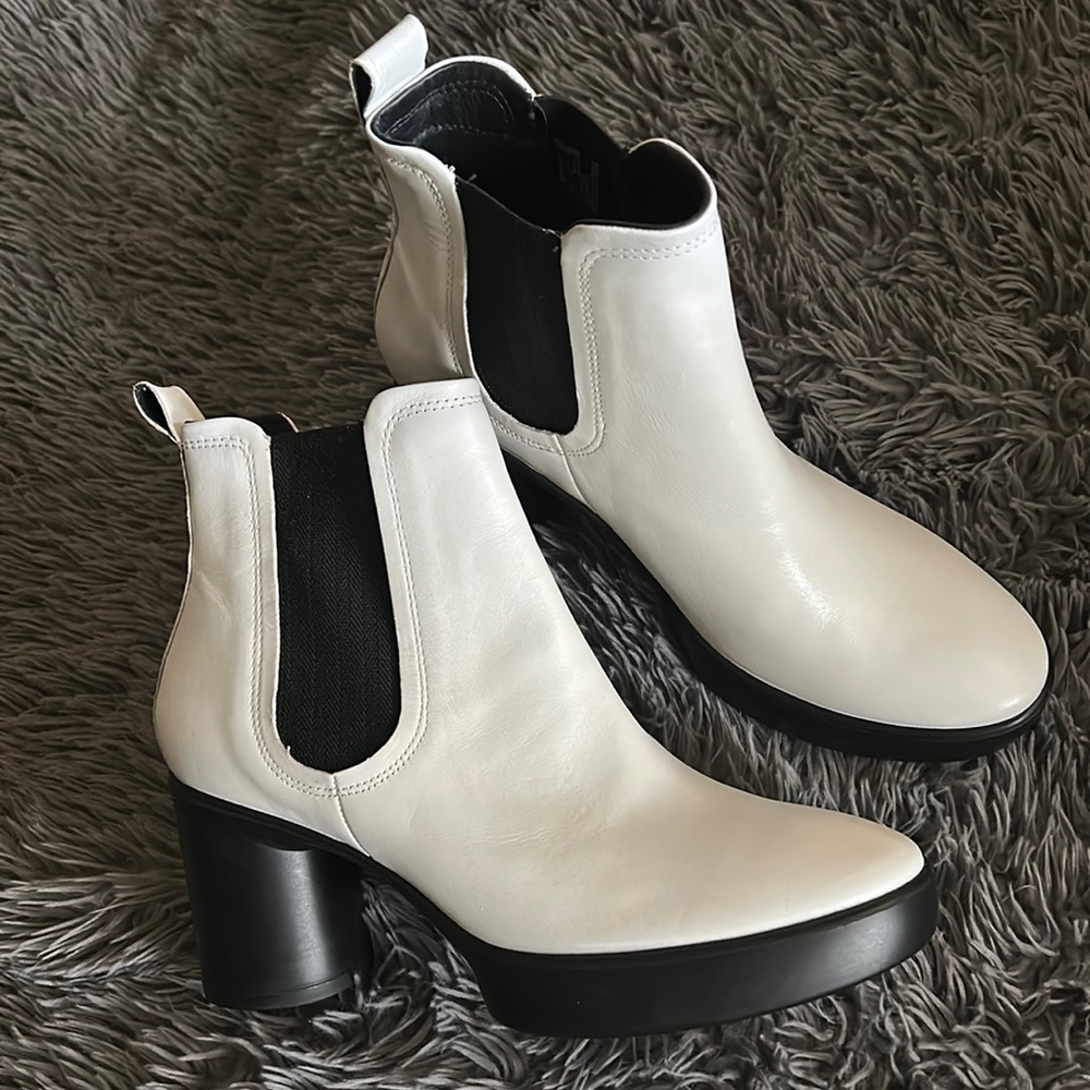 New ECCO Women's Shape Sculpted Motion 55 Chelsea Ankle Boot Size EU 40/US 9-9.5